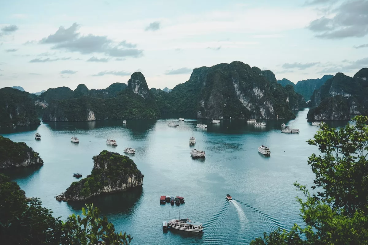 Ha Long Bay Luxury 5-Star Day Cruise & Kayaking